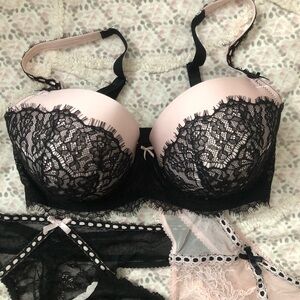 Victoria's Secret Pink and Black Lace Dream Angels Bra. Size 34DDD. Added extras